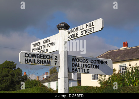 Dorf-Schild am Rushlake Green East Sussex England UK Stockfoto