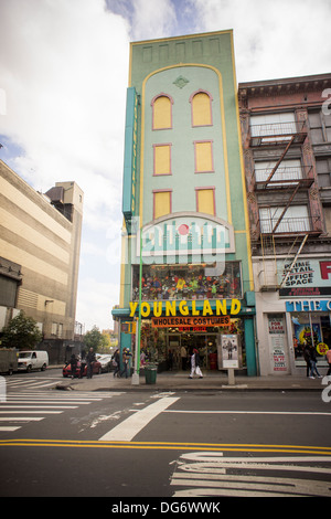 Einzelhandelsgeschäfte in der Nabe in der Melrose-Nachbarschaft der Bronx in New York Stockfoto