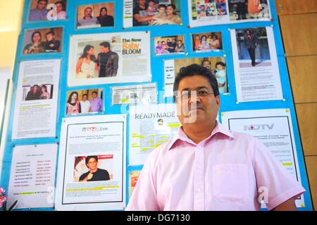 Anand, Maharashtra, Indien. 27. September 2013. Dr. JATIN SHAH, die Leihmutterschaft und IVF Arzt vieler Bollywood Berühmtheiten. Kinderlose Paare aus der ganzen Welt gehen auf den staubigen Straßen von Indiens Hinterland auf der Suche nach ein leibliches Kind durch Leihmutterschaft. Kommerzielle Leihmutterschaft in vielen Ländern nicht erlaubt ist, und dies bot Gelegenheit für Indien zu kapitalisieren Leihmutterschaft als ein wachsender Bereich seiner boomenden medizinischen Tourismus-Industrie einen geschätzten jährlichen Wert von $ 2,3 Milliarden hat. Mehr als 680 Babys wurden in Akansha Klinik, Leihmütter, meist aus armen vi geboren Stockfoto