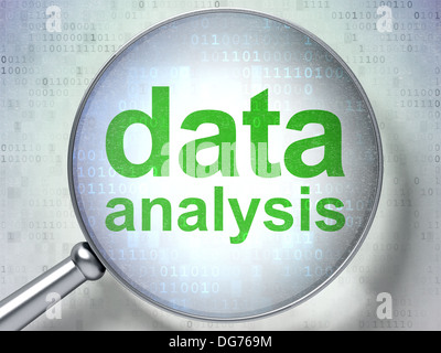 Informationskonzept: Datenanalyse mit optischen Gläsern Stockfoto