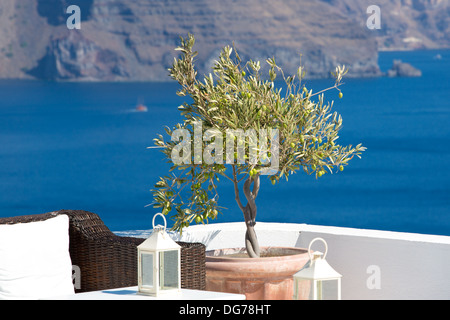 Open-Air-Restaurant eingerichtet in Santorini, Griechenland Stockfoto