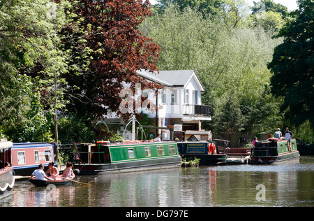 Der Fluss Wey in Guildford Stockfoto