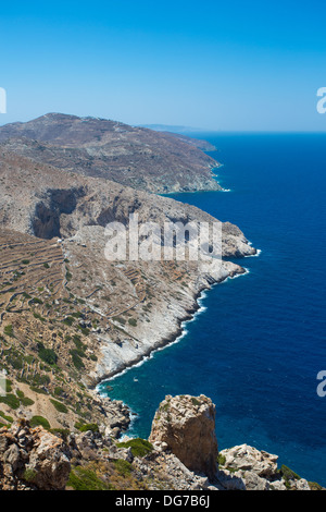 Panoramablick über die Küste von Kreta, landwirtschaftlichen Terrassen und Blick auf die friedliche Ägäis, Griechenland 2013. Stockfoto