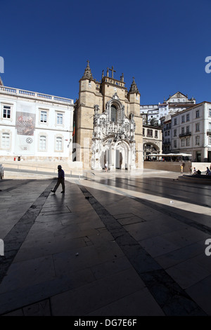 Kloster Santa Cruz und Praça 8 de Maio im historischen Zentrum von Coimbra Stockfoto