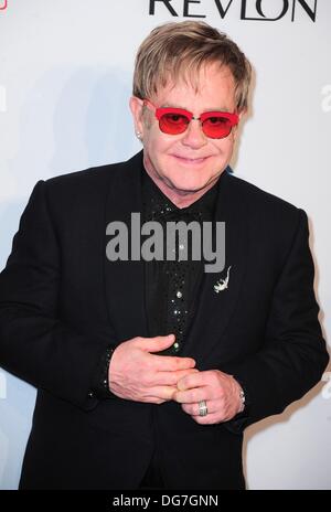 New York, NY, USA. 15. Oktober 2013. Elton John im Ankunftsbereich für Elton John AIDS Foundation 12. jährliche "An Enduring Vision" nutzen, Cipriani Wall Street, New York, NY 15. Oktober 2013. Gregorio © T. Binuya/Everett Collection/Alamy Live-Nachrichten Stockfoto