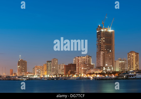 Bucht von Manila in der Nacht, Manila - Philippinen Stockfoto