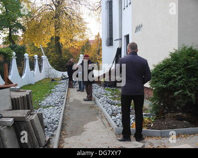 Danzig Polen 16. Oktober 2013 Feuer in der Moschee in Danzig, Nordpolen, ca. 4.40 Uhr Ortszeit am Mittwoch fing, Schäden an Türen und Teile der Erhebung. Ein polnischer Imam hat behauptet, einem mutmaßlichen Brandanschlag auf eine Moschee war "Revanche", denn der Chief Mufti von Polen ist weiterhin die verbotene Praxis der halal-Schlachtung Kredit Versprechen: Michal Fludra/Alamy Live News Stockfoto