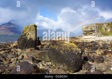 Sgur Na Stri, schwarz Cullins betrachtet über Loch Scavaig, Elgol auf der Isle Of Skye. Stockfoto