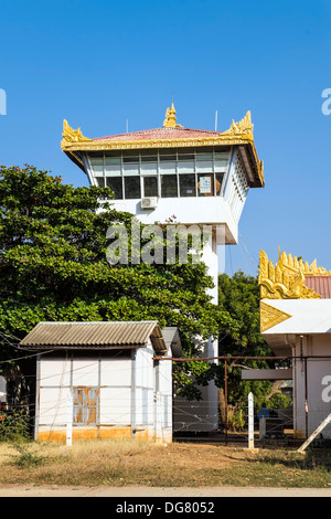 Turm von Nyaung U Flughafen Mandalay-Division, Myanmar, Asien Stockfoto