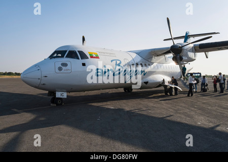 Flugzeug der Air Bagan in Nyaung U Flughafen Mandalay-Division, Myanmar, Asien Stockfoto