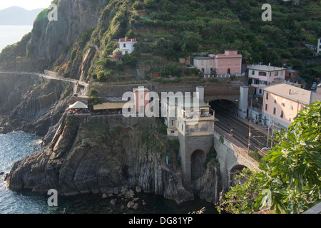 Riomaggiore Bahnhof, Cinque Terre, Ligurien, Italien Stockfoto