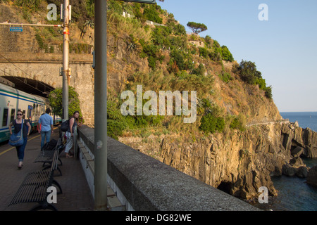 Riomaggiore Bahnhof, Cinque Terre, Ligurien, Italien Stockfoto