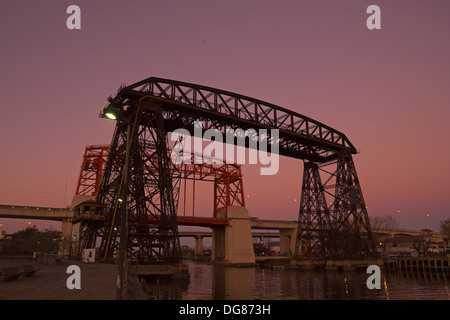 Nicolas Avellaneda Brücke in La Boca, Buenos Aires, ist dies ein sehr beliebtes Touristenziel in Buenos Aires, Argentinien Stockfoto