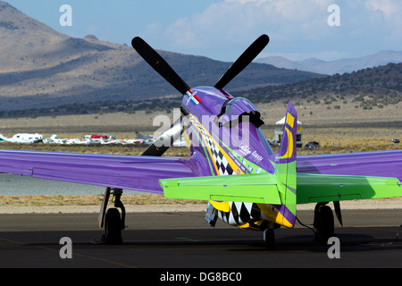 P-51 Mustang Air Racer "Voodoo" sitzt auf der Rampe auf die 2013 Reno National Championship Air Races. Stockfoto