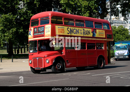 Ein Routemaster Bus auf touristische Route 9 reist um Hyde Park Ecke Stockfoto