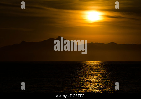 Sonnenuntergang in Vitoria Insel (Ilha Viória), Ilhabela, North Shore von Sao Paulo Zustand, Brasilien Stockfoto