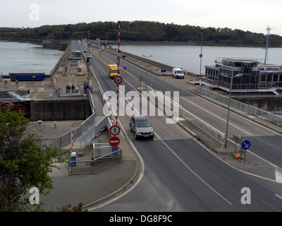 Rance Sperrfeuer Schloss und dam, Blick nach Osten Stockfoto