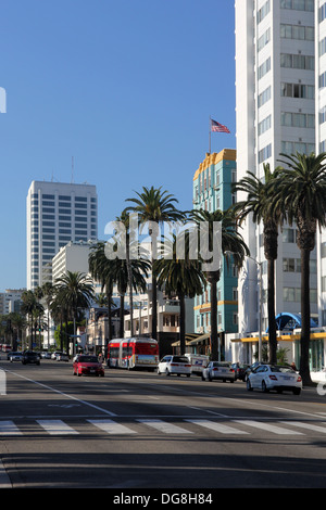 Ocean Avenue, die Innenstadt von Santa Monica, Kalifornien Stockfoto