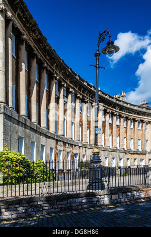 Teil der georgischen geschwungene Fassade des Reihenhäuser in The Royal Crescent, Bad. Stockfoto