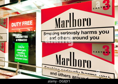 Marlboro Zigaretten für Verkauf, Duty Free, Flughafen Johannesburg, Südafrika Stockfoto
