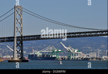 San Francisco Oakland Bay Bridge, Oakland Port Stockfoto