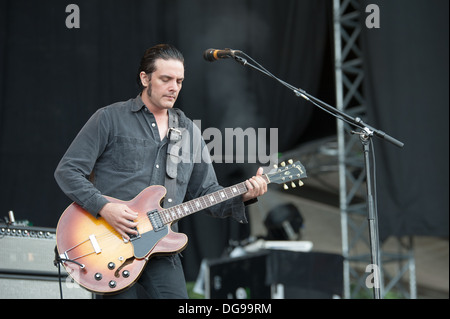 Peter Hayes der amerikanischen Rock-Band Black Rebel Motorcycle Club führt am Zürich Openair Festival 2013. Stockfoto