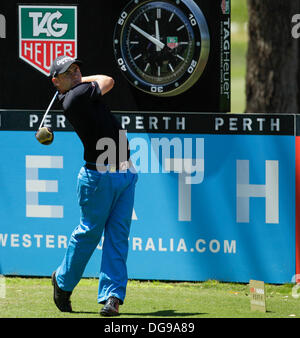 Perth, Australien. 17. Oktober 2013. Matt Stieger (AUS) fährt beim 18. Abschlag Par 4 am Tag 1 des ISPS Handa Perth International Golf Championship vom See Karrinyup Country Club. Bildnachweis: Aktion Plus Sport/Alamy Live-Nachrichten Stockfoto