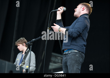 Jonathan Higgs und Alex Robertshaw der britischen alternative-Pop/Rock-Band alles alles erklingt in Zürich Openair 2013. Stockfoto