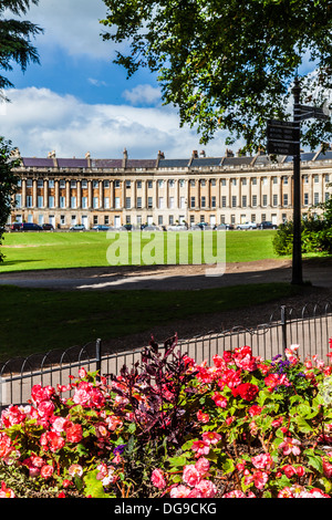 Teil der georgischen geschwungene Fassade des Reihenhäuser in The Royal Crescent, Bad. Stockfoto