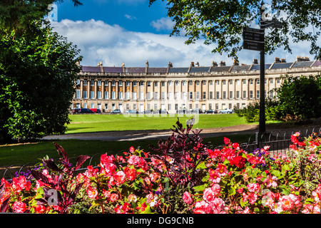 Teil der georgischen geschwungene Fassade des Reihenhäuser in The Royal Crescent, Bad. Stockfoto