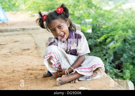 Glücklich lachende niedrigere Kaste inderin.  Andhra Pradesh, Indien Stockfoto