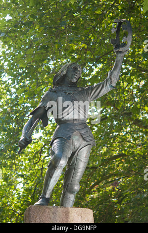 Eine Statue von König Richard III von James Walter Butler RA, steht in den Schlossgärten, Leicester, England, UK Stockfoto