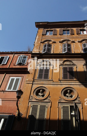 darauf aufbauend Fassade via del Babuino street Straße in Rom Italien Stockfoto