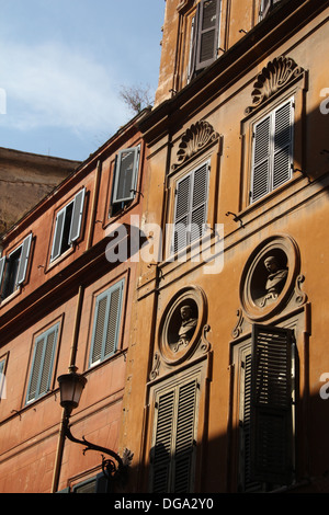 darauf aufbauend Fassade via del Babuino street Straße in Rom Italien Stockfoto