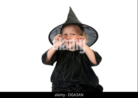 kleine Halloween-Hexe, isoliert auf weißem Hintergrund Stockfoto