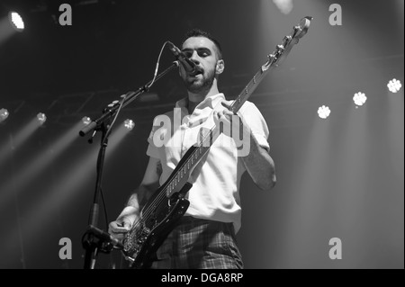 Kevin Baird der nördlichen irischen Indie-Rock-Band Two Door Cinema Club führt am Zürich Openair Festival 2013. Stockfoto