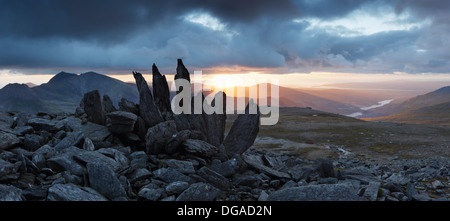 Zerbrochene Felsformationen auf dem Gipfel des Glyder Fawr. Snowdonia-Nationalpark. Gwynedd. Wales. VEREINIGTES KÖNIGREICH. Stockfoto