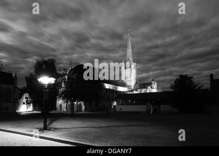 Schwarz / weiß Bild von Norwich Cathedral, Norwich City, Norfolk County, England, UK Stockfoto