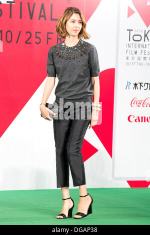 Tokio, Japan. 17. Oktober 2013. Regisseur des Films 'The Bling Bling' Sofia Coppola besucht das 26. Tokyo International Film Festival, Eröffnung Event grünen Teppich in Roppongi Hills Arena in Tokio, Japan, 17. Oktober 2013. In diesem Jahr Premierminister Shinzo Abe besucht die Eröffnungsfeier und schüttelt die Hand mit Tom Hanks und Regisseur Paul Greengrass. Das Filmfestival läuft durch bis zum Freitag 25. Bildnachweis: Rodrigo Reyes Marin/AFLO/Alamy Live-Nachrichten Stockfoto