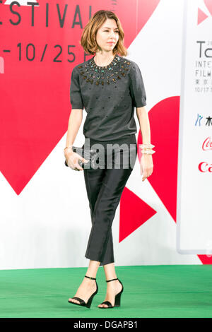 Tokio, Japan. 17. Oktober 2013. Regisseur des Films 'The Bling Bling' Sofia Coppola besucht das 26. Tokyo International Film Festival, Eröffnung Event grünen Teppich in Roppongi Hills Arena in Tokio, Japan, 17. Oktober 2013. In diesem Jahr Premierminister Shinzo Abe besucht die Eröffnungsfeier und schüttelt die Hand mit Tom Hanks und Regisseur Paul Greengrass. Das Filmfestival läuft durch bis zum Freitag 25. Bildnachweis: Rodrigo Reyes Marin/AFLO/Alamy Live-Nachrichten Stockfoto