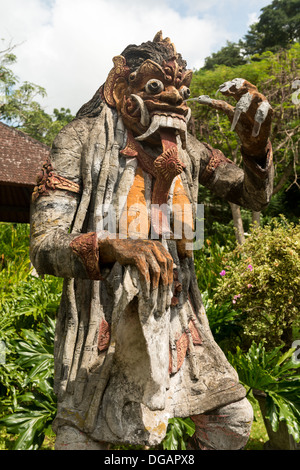 Nahaufnahme des traditionellen balinesischen Gott Statue in Zentral-Bali Tempel Stockfoto