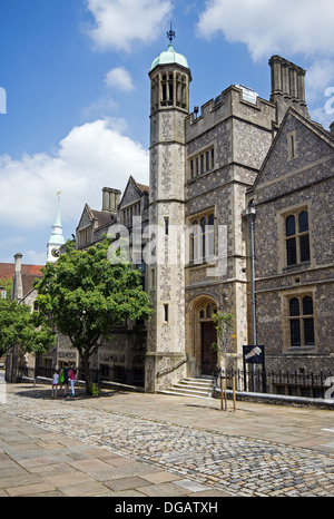 Architektur rund um Winchester Castle die große Halle und König Arthurs Tafelrunde in Winchester, Hampshire, England, UK Stockfoto