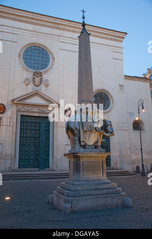 Elefanten-Statue und Obelisk in Rom Italien Stockfoto