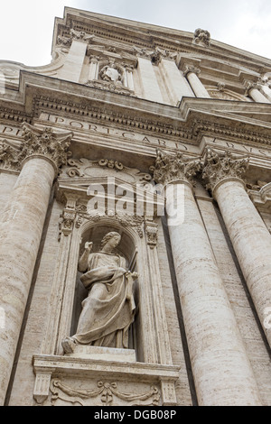 Dekorative Fassade der Kirche St. Susanna in den Thermen des Diokletian in Rom, Italien Stockfoto