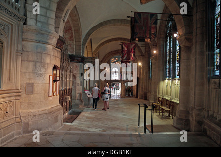 Gesamtansicht im Inneren der Kathedrale von Gloucester, Gloucester, Glous, UK. Stockfoto