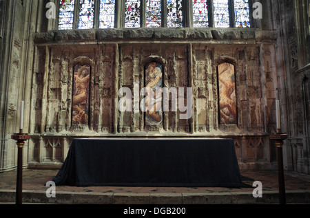 "Kreuzigung"Pieta"Auferstehung" von Iain McKillop, eine moderne (2004) Serie von Gemälden, Gloucester Cathedral, Glous, UK. Stockfoto