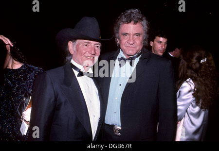 Willie Nelson und Johnny Cash nehmen an der Eröffnung des Gene Autry Museums of the American West in Los Angeles, CA, 1988 Teil Stockfoto