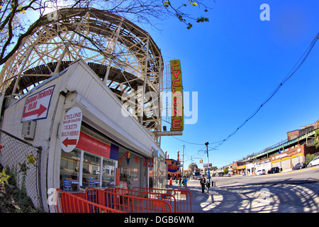 Die berühmten Cyclone-Achterbahn Coney Island, Brooklyn New York Stockfoto