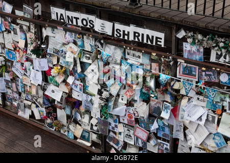 Schrein, Ianto Jones fiktive Figur in der BBC-TV-Serie Torchwood Stockfoto