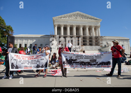 Studenten in den USA sammeln vor dem US Supreme Court zur Unterstützung der Affirmative Action - Washington, DC USA Stockfoto